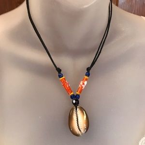 🌴 U MUST BUNDLE 🌴 Beachcombers cut Cowrie or Cowry sea snail Necklace.